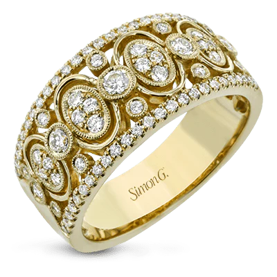 Wide Ring With A Diamond Round And Oval Pattern In The Center (10590984339649)